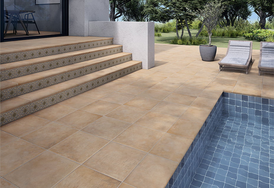 ARGILE VERONA 45x45 · 17,7''x17,7'' · PELDAÑO CURVO ARGILE VERONA 45x33/4 · 17,7''x13''/1,5'' · FRONTAL VENICE 15x45 · 6''x17,7''<br>POOL PORC. INDIGO ANTISLIP 10x10 · 4''x4''