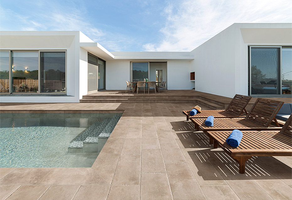 MONTE BLAT 30x60 · 11,8''x23,6'' · PELDAÑO ANGULAR MONTE BLAT 120x32/3 · 48''x12,5/1''<br>PELDAÑO ANGULAR STONE CEMENT 120x32/3 · 48''x12,5/1''