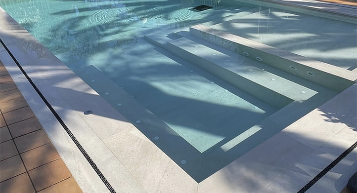 CONTINUAR LEYENDO SOBRE Piscina Residencial Fuego + Alpes
