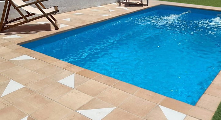 CONTINUAR LEYENDO SOBRE Piscina y terraza FUEGO