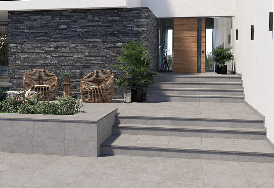 SAONA GREY 30,3x61,3 · 12''x24'' · PELDAÑO RECTO CON GOTERÓN SAONA GREY 61,3x32/3 · 24''x12,5''/1'' · ZÓCALO SAONA GREY 9x30,3 · 3,5''x11,9'' · ZANQUÍN RECTO SAONA GREY 9x30,3 · 3,5''x11,9'' · ÁNGULO PELDAÑO RECTO INT./EXT. SAONA GREY 61,3x32x46/3 · 24''x12,5''x18''/1''