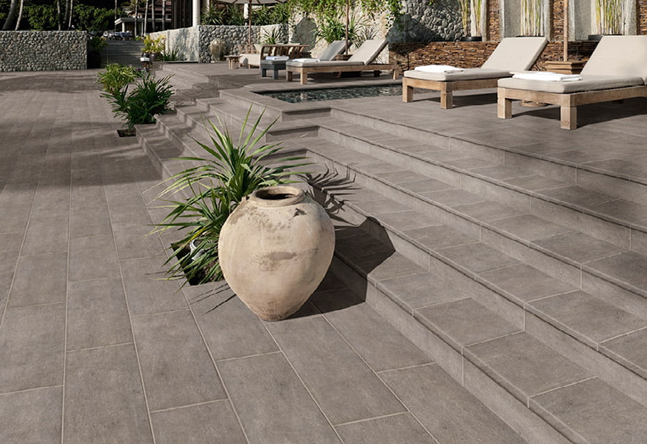 TUCSON ANTISLIP IRON 30x60 · PELDAÑO ANG. TUCSON ANTISLIP IRON 60x32/4 · ÁNGULO PELDAÑO ANG. TUCSON ANTISLIP IRON 32x46/4 · ZÓCALO TUCSON ANTISLIP IRON 7,5x60