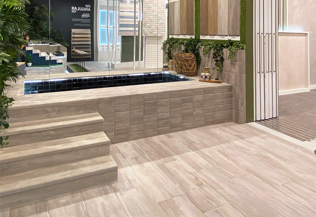 Zona piscinas en el stand de Cevisama 2020